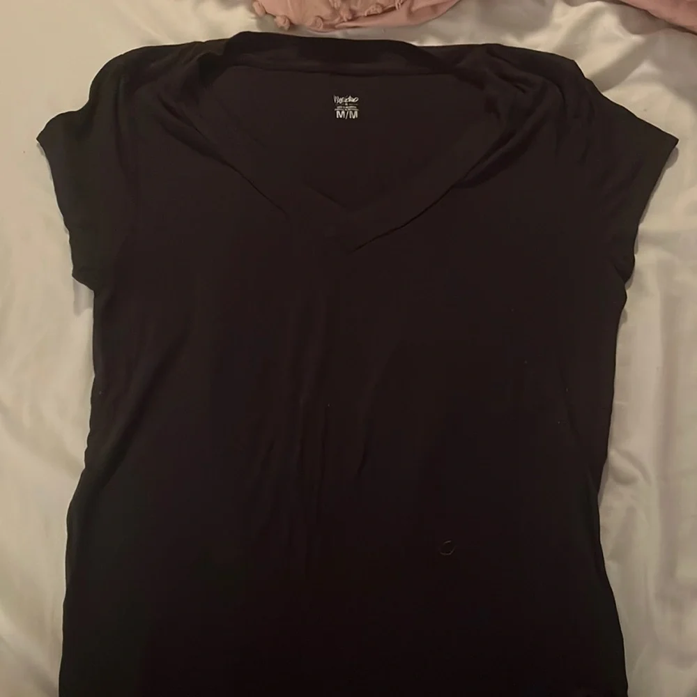 TEE - Picture 1 of 5